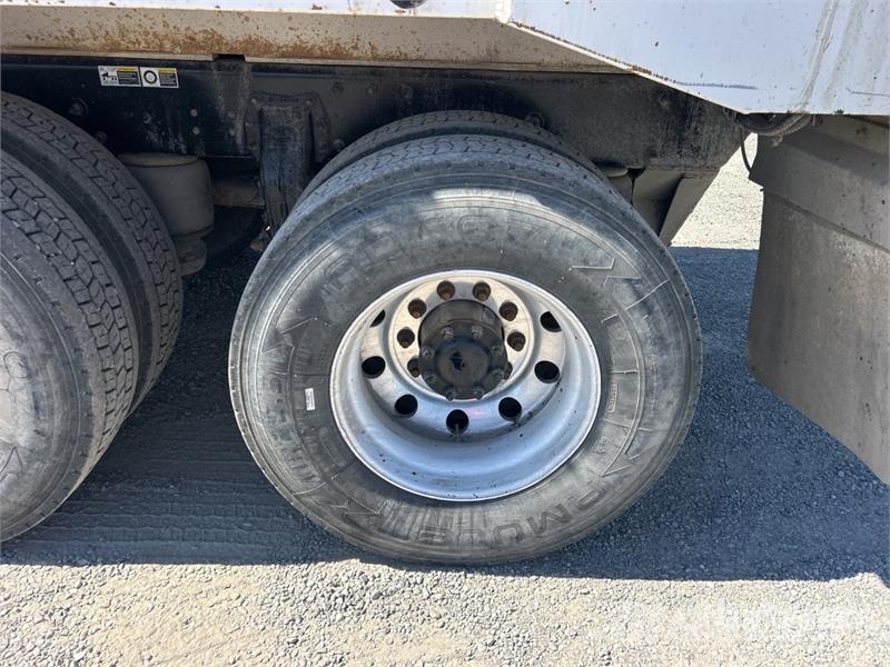 Peterbilt 365 Tipper trucks
