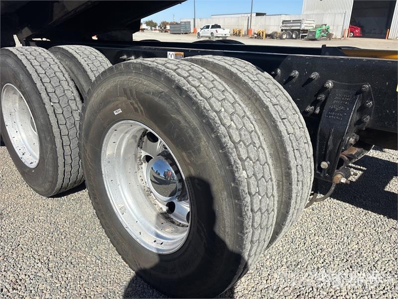 Peterbilt 365 Грузовики-Самосвалы