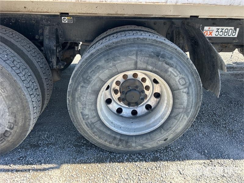 Peterbilt 365 Tipper trucks