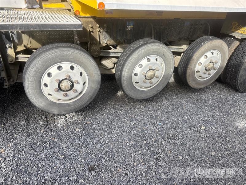 Peterbilt 365 14x4 Super 18 Five Axle Dump Truck Pašizgāzējs