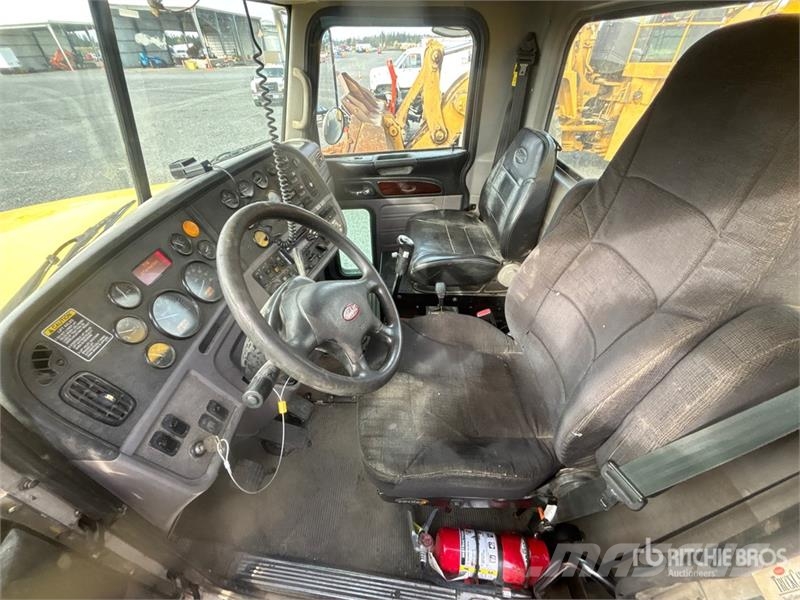 Peterbilt 365 14x4 Super 18 Five Axle Dump Truck Pašizgāzējs