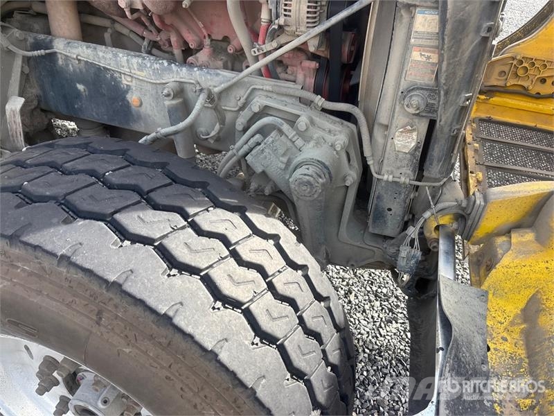 Peterbilt 365 14x4 Super 18 Five Axle Dump Truck Pašizgāzējs