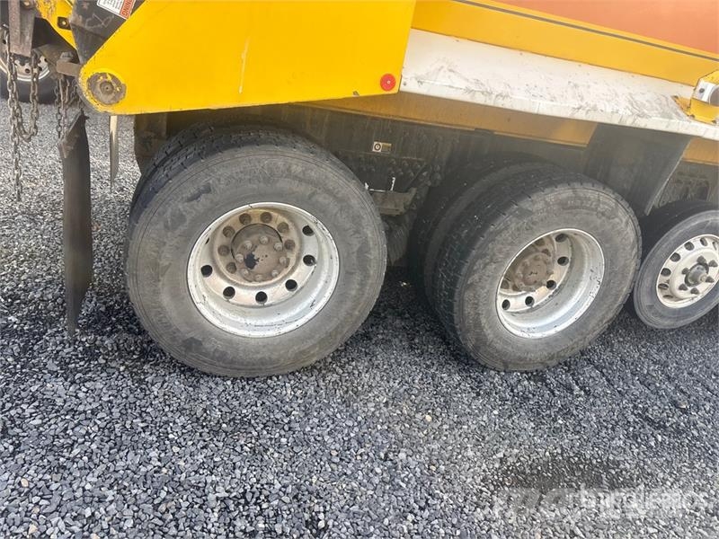 Peterbilt 365 14x4 Super 18 Five Axle Dump Truck Pašizgāzējs