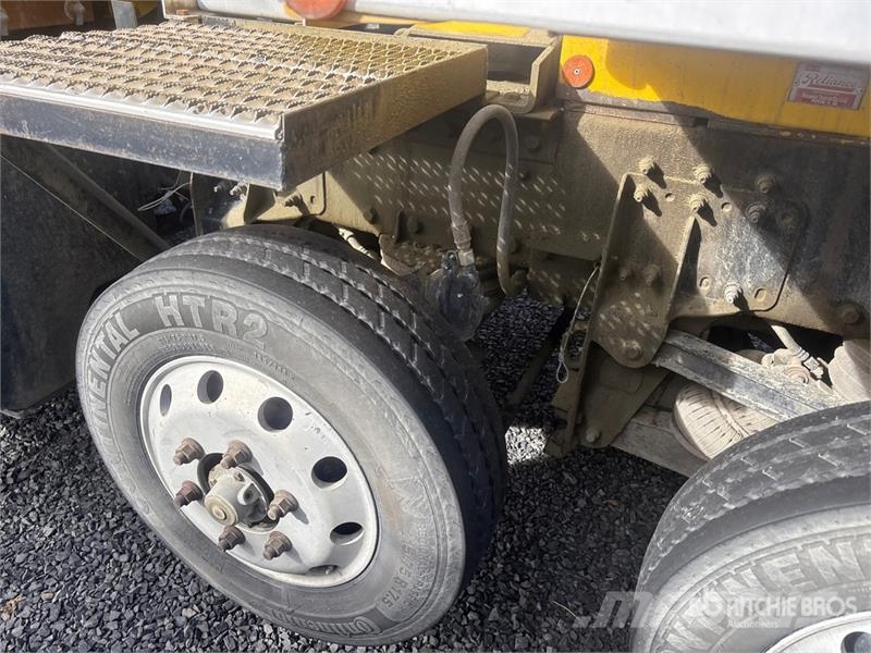 Peterbilt 365 14x4 Super 18 Five Axle Dump Truck Pašizgāzējs