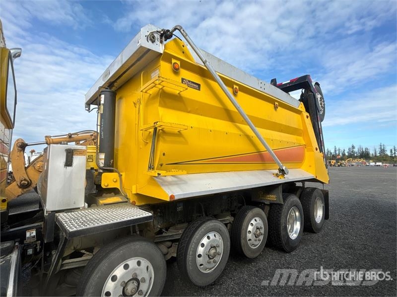 Peterbilt 365 14x4 Super 18 Five Axle Dump Truck Pašizgāzējs