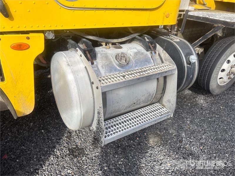 Peterbilt 365 14x4 Super 18 Five Axle Dump Truck Pašizgāzējs