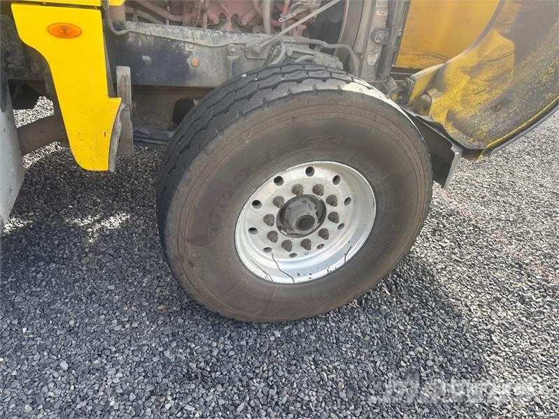 Peterbilt 365 14x4 Super 18 Five Axle Dump Truck Pašizgāzējs