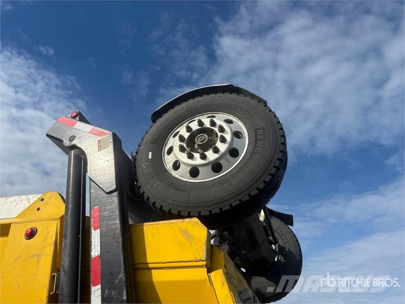 Peterbilt 365 14x4 Super 18 Five Axle Dump Truck Pašizgāzējs