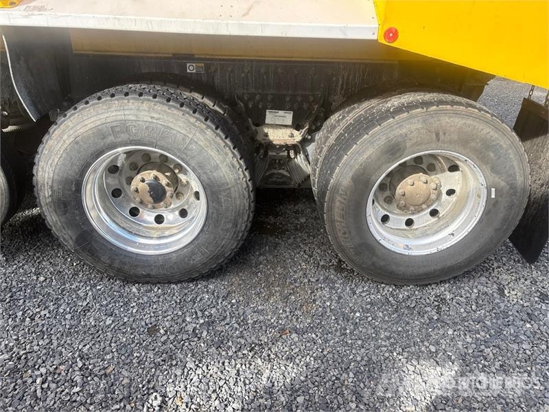 Peterbilt 365 14x4 Super 18 Five Axle Dump Truck Pašizgāzējs