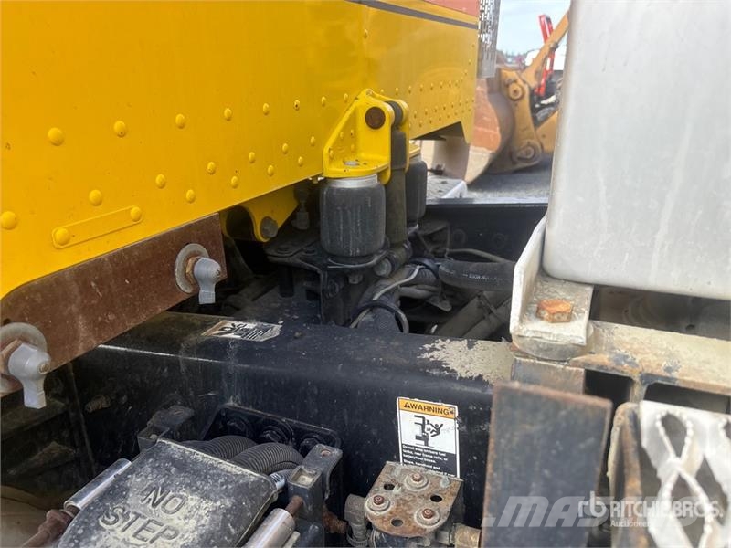 Peterbilt 365 14x4 Super 18 Five Axle Dump Truck Pašizgāzējs