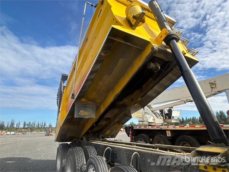 Peterbilt 365 14x4 Super 18 Five Axle Dump Truck Pašizgāzējs