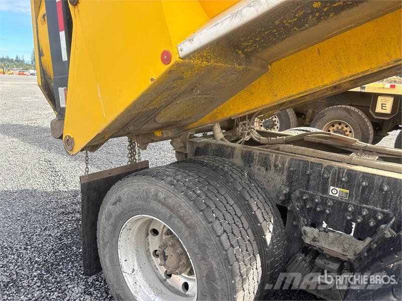Peterbilt 365 14x4 Super 18 Five Axle Dump Truck Pašizgāzējs