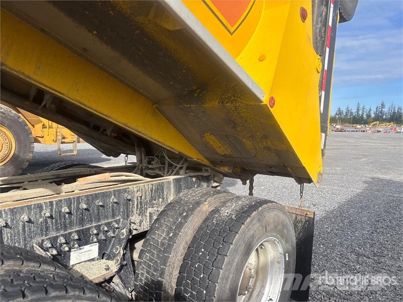 Peterbilt 365 14x4 Super 18 Five Axle Dump Truck Pašizgāzējs