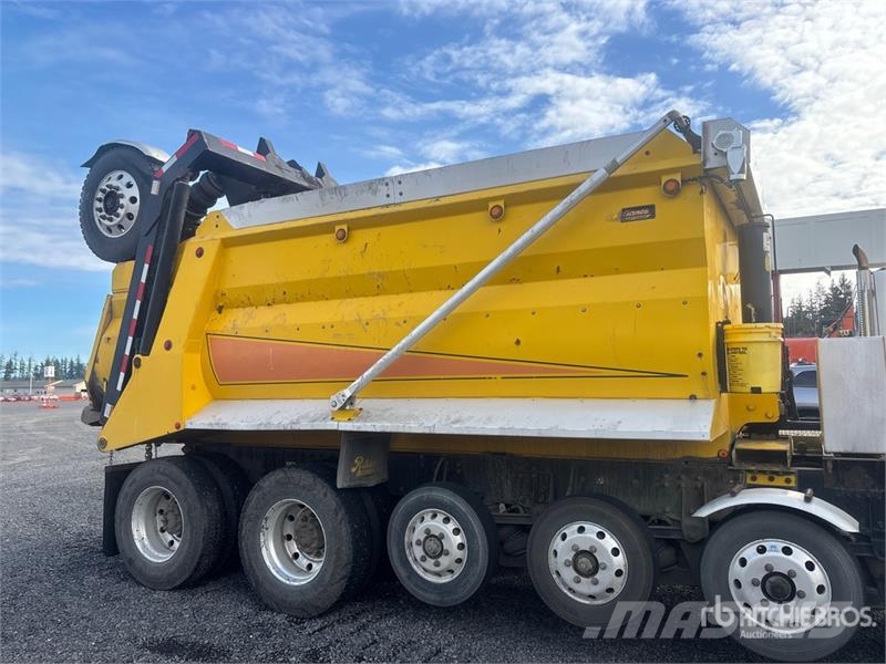 Peterbilt 365 14x4 Super 18 Five Axle Dump Truck Pašizgāzējs