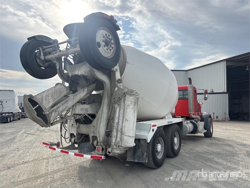 Peterbilt 365 8x4 Mixer Truck Betonmixers en pompen