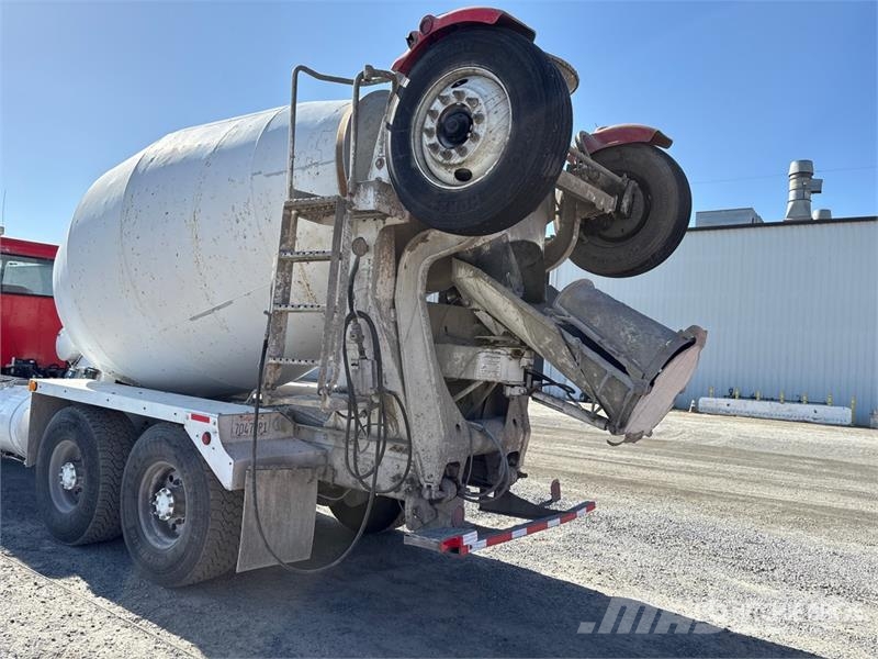 Peterbilt 365 8x4 Mixer Truck Betonmixers en pompen