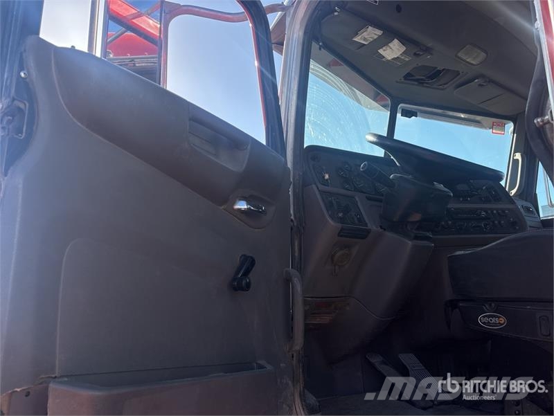 Peterbilt 365 8x4 Mixer Truck Betonmixers en pompen