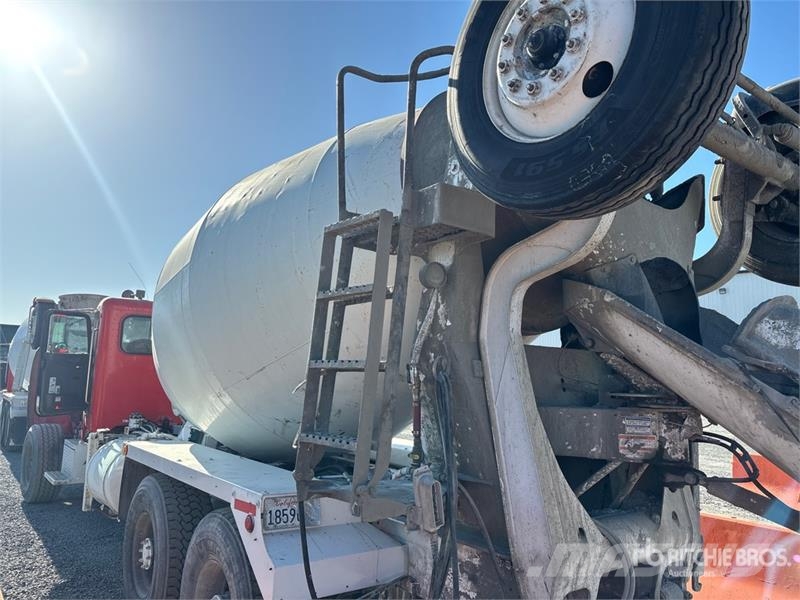 Peterbilt 365 8x4 Mixer Truck Camiones hormigonera