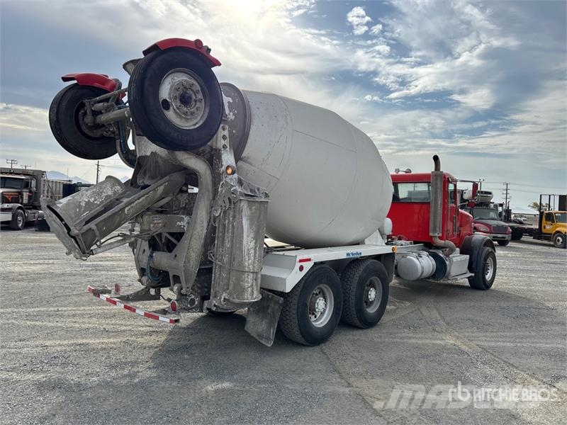 Peterbilt 365 8x4 Mixer Truck Betonmixers en pompen