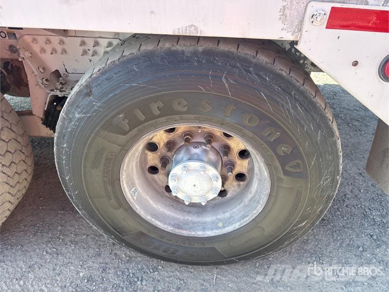 Peterbilt 365 8x4 Mixer Truck Betonmixers en pompen