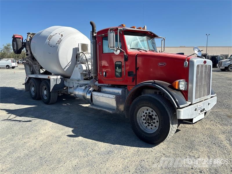 Peterbilt 365 8x4 Mixer Truck Betonmixers en pompen