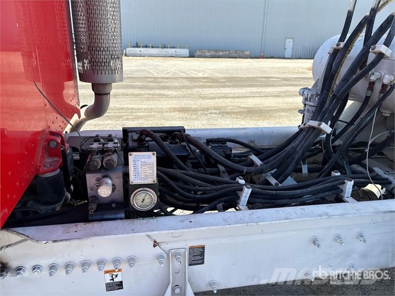 Peterbilt 365 8x4 Mixer Truck Betonmixers en pompen