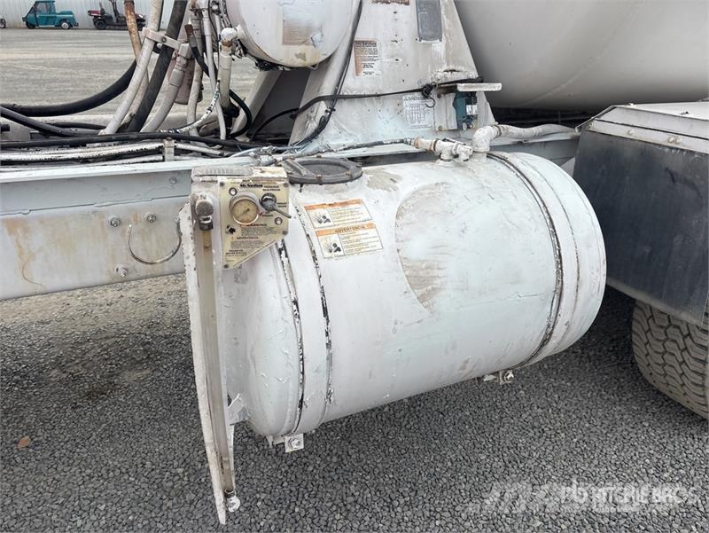 Peterbilt 365 8x4 Mixer Truck Betonmixers en pompen