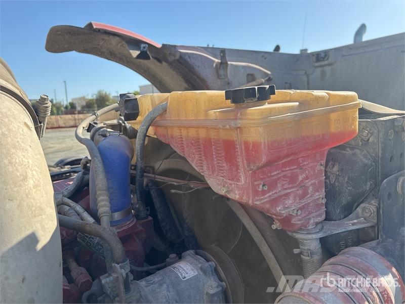 Peterbilt 365 8x4 Mixer Truck Betonmixers en pompen