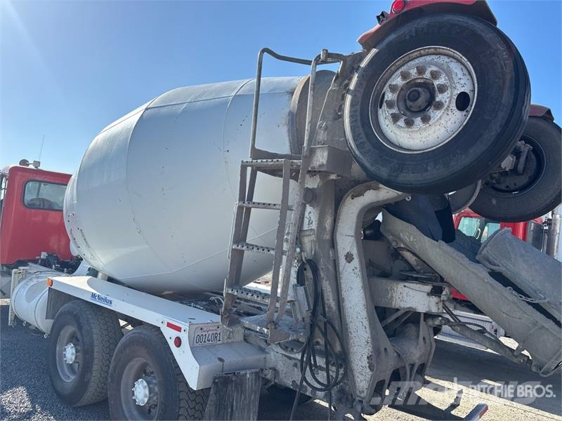 Peterbilt 365 8x4 Mixer Truck Betonmixers en pompen