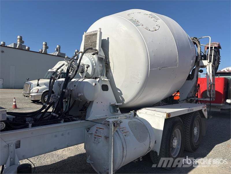 Peterbilt 365 8x4 Mixer Truck Camiones hormigonera