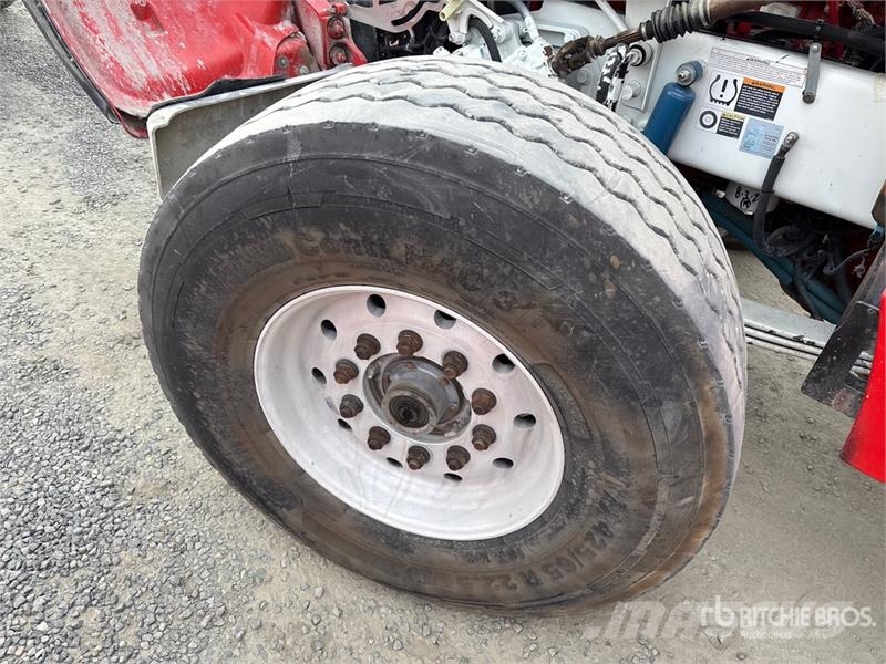 Peterbilt 365 8x4 Mixer Truck Betonmixers en pompen