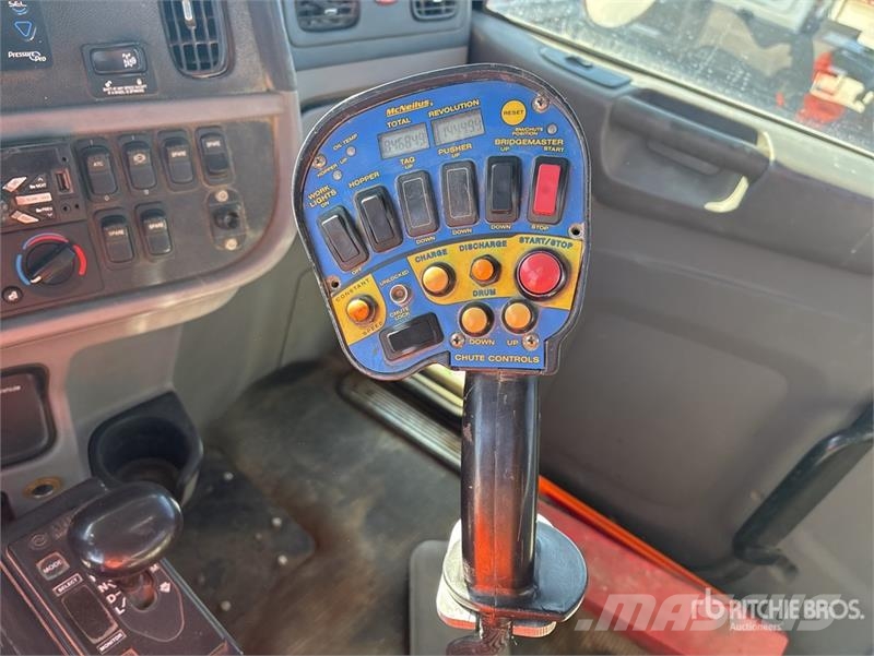 Peterbilt 365 8x4 Mixer Truck Camiones hormigonera