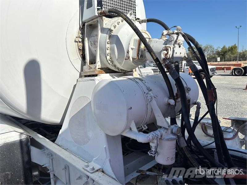 Peterbilt 365 8x4 Mixer Truck Camiones hormigonera