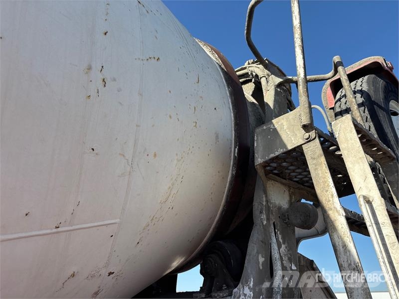 Peterbilt 365 8x4 Mixer Truck Camiones hormigonera