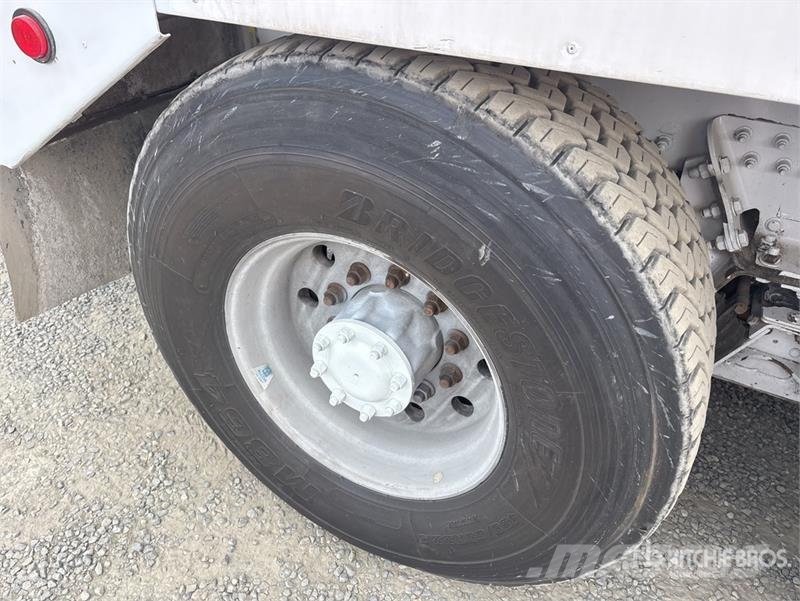 Peterbilt 365 8x4 Mixer Truck Betonmixers en pompen