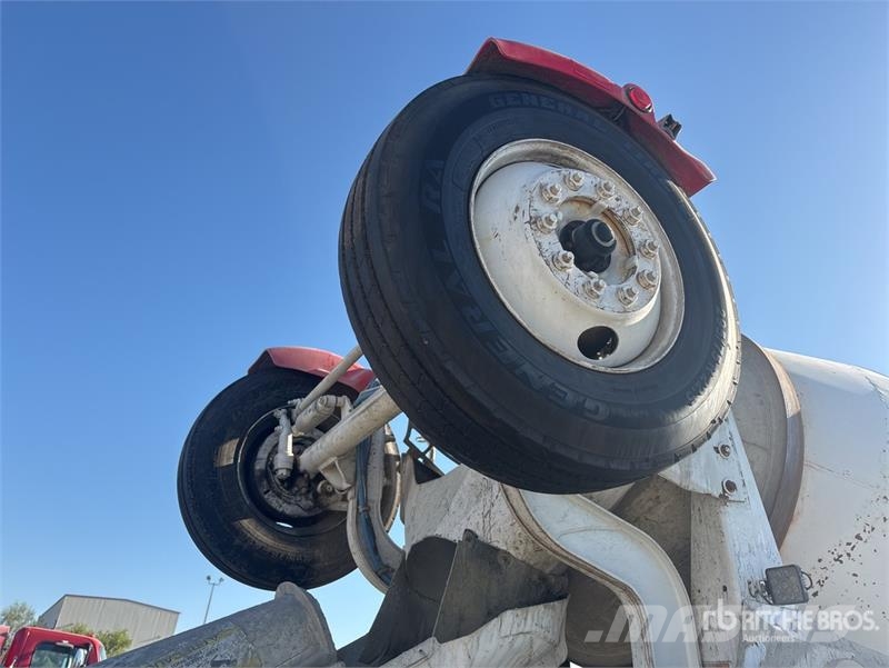 Peterbilt 365 8x4 Mixer Truck Betonmischer