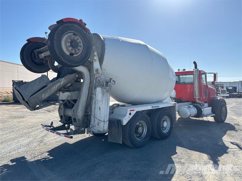 Peterbilt 365 8x4 Mixer Truck Betonmixers en pompen