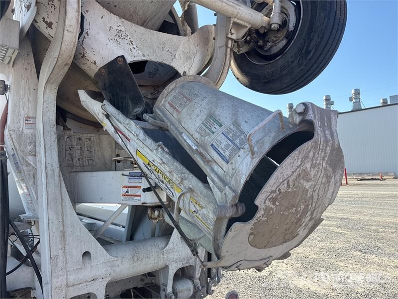 Peterbilt 365 8x4 Mixer Truck Betonmischer