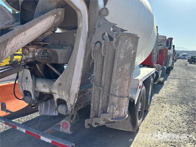 Peterbilt 365 8x4 Mixer Truck Camiones hormigonera