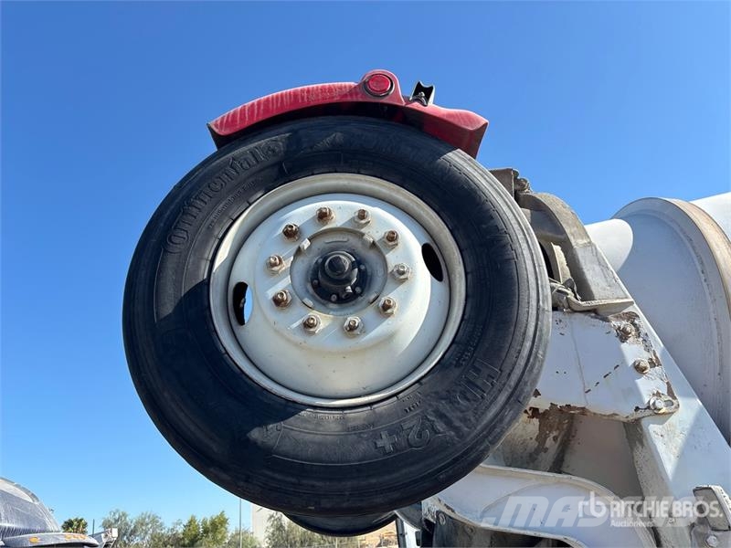 Peterbilt 365 8x4 Mixer Truck Camiones hormigonera