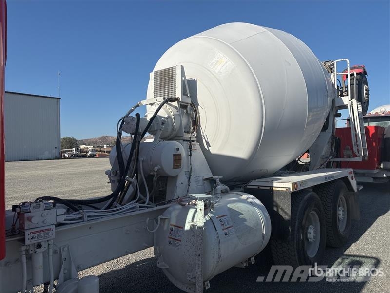 Peterbilt 365 8x4 Mixer Truck Betonmischer