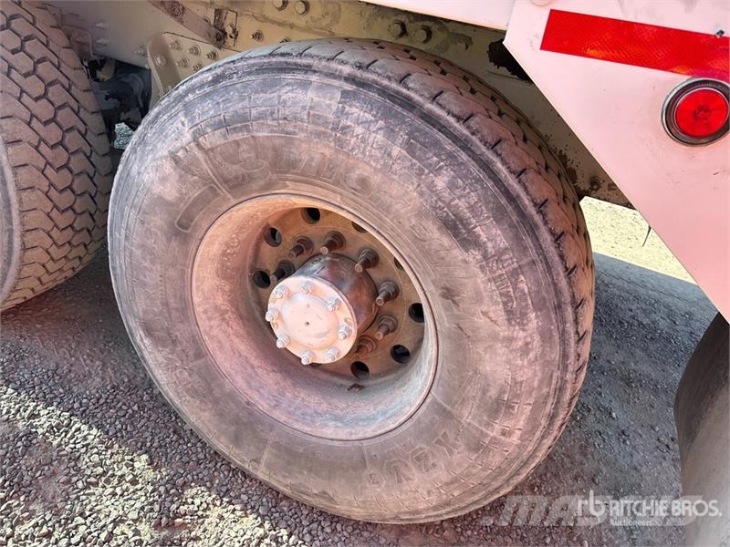 Peterbilt 365 8x4 Mixer Truck Camiones hormigonera