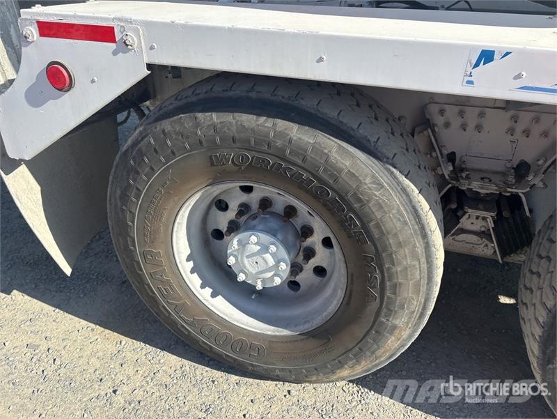 Peterbilt 365 8x4 Mixer Truck Betonmixers en pompen