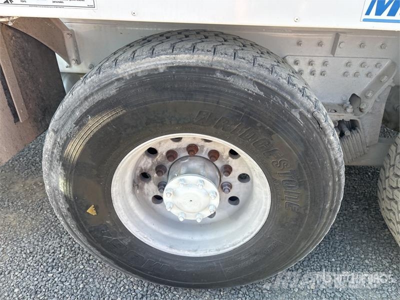 Peterbilt 365 8x4 Mixer Truck Betonmischer