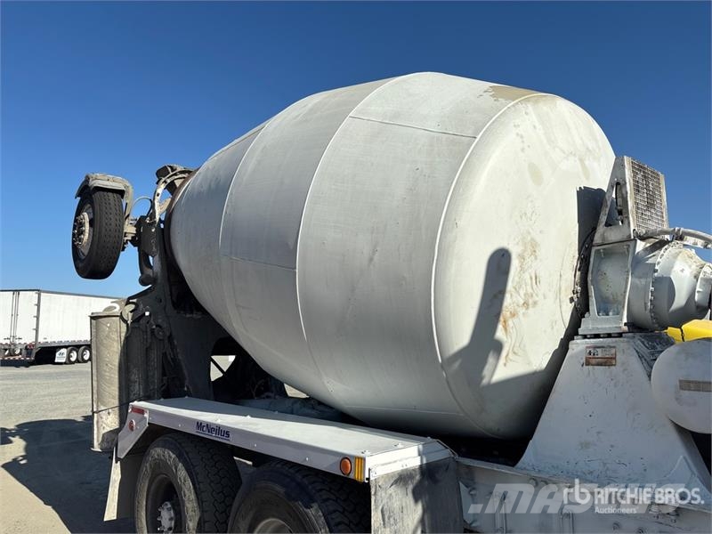 Peterbilt 365 8x4 Mixer Truck Camiones hormigonera