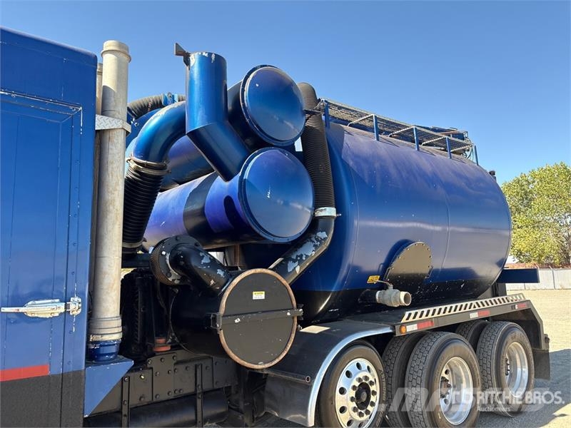 Peterbilt 367 组合/真空油槽车