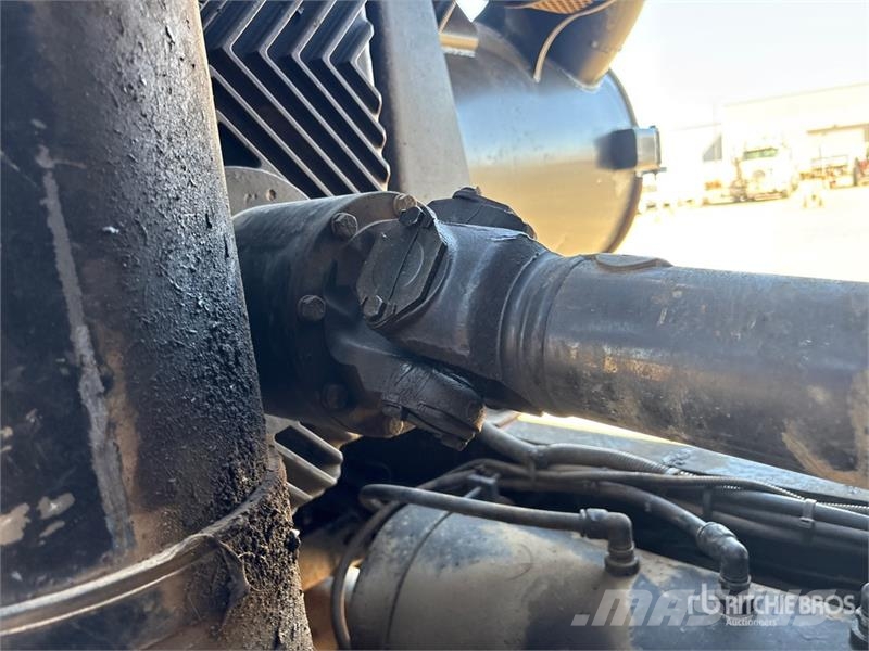 Peterbilt 367 组合/真空油槽车