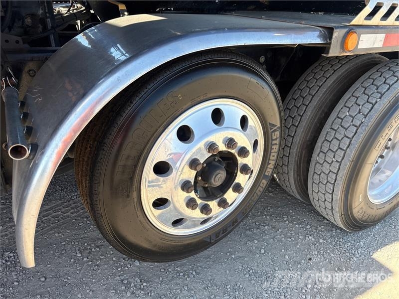 Peterbilt 367 组合/真空油槽车