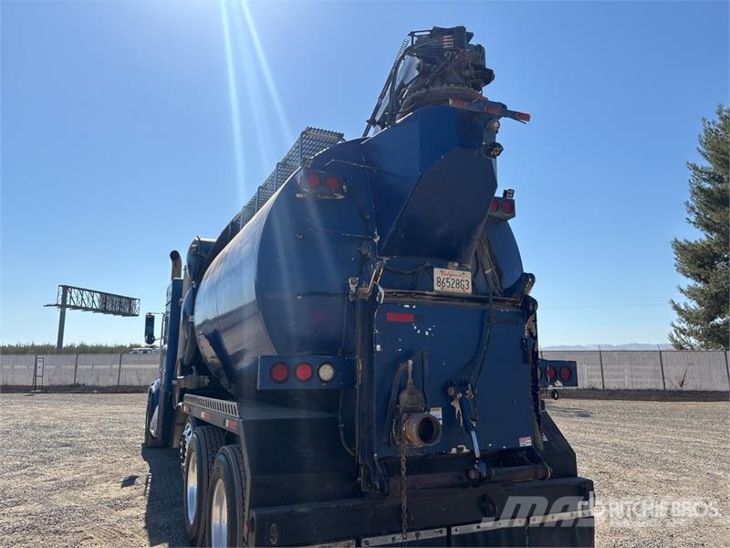 Peterbilt 367 组合/真空油槽车