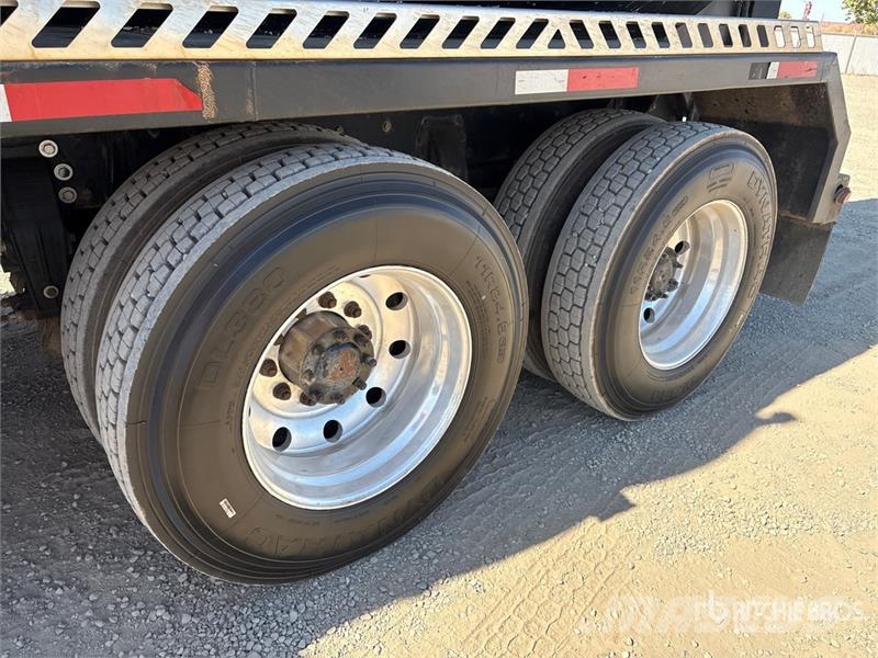 Peterbilt 367 组合/真空油槽车